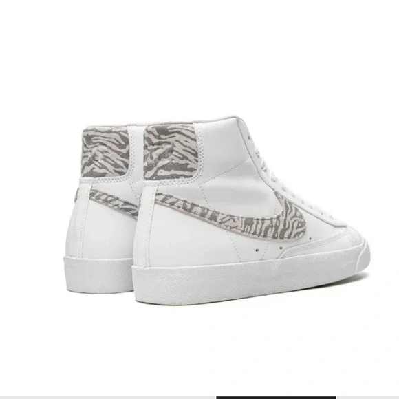 Nike Women’s Blazer Mid '77 Zebra Sneakers Size 8 - Picture 2 of 12